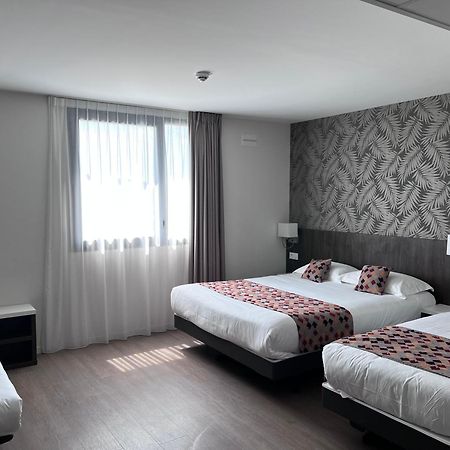 Brit Hotel Ploermel - Hotel De L'Hippodrome מראה חיצוני תמונה