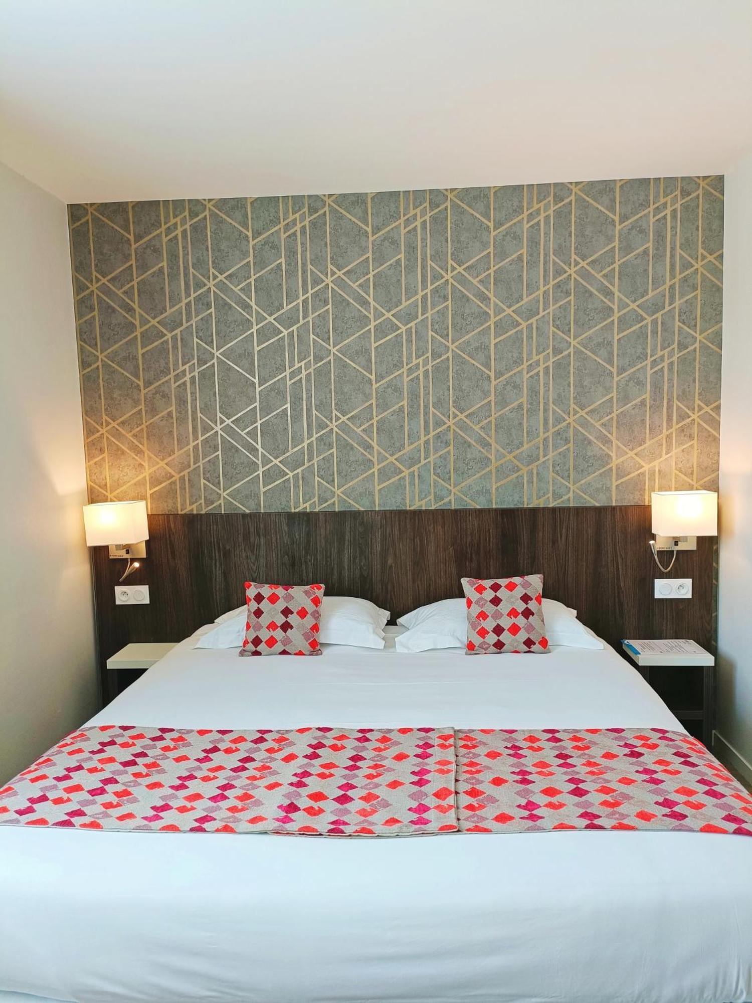 Brit Hotel Ploermel - Hotel De L'Hippodrome מראה חיצוני תמונה