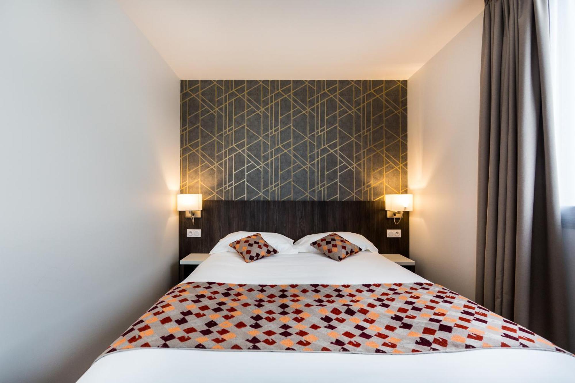 Brit Hotel Ploermel - Hotel De L'Hippodrome מראה חיצוני תמונה