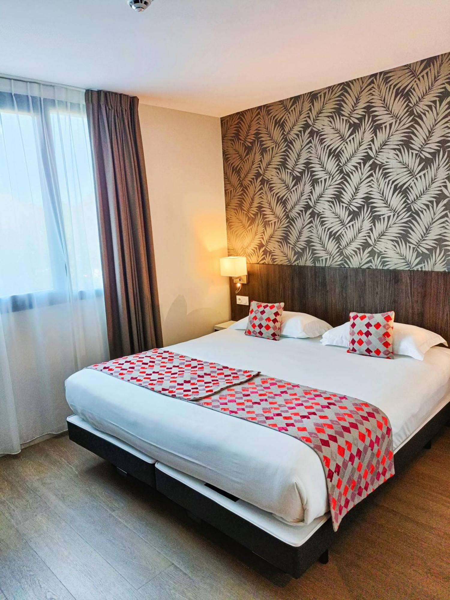 Brit Hotel Ploermel - Hotel De L'Hippodrome מראה חיצוני תמונה