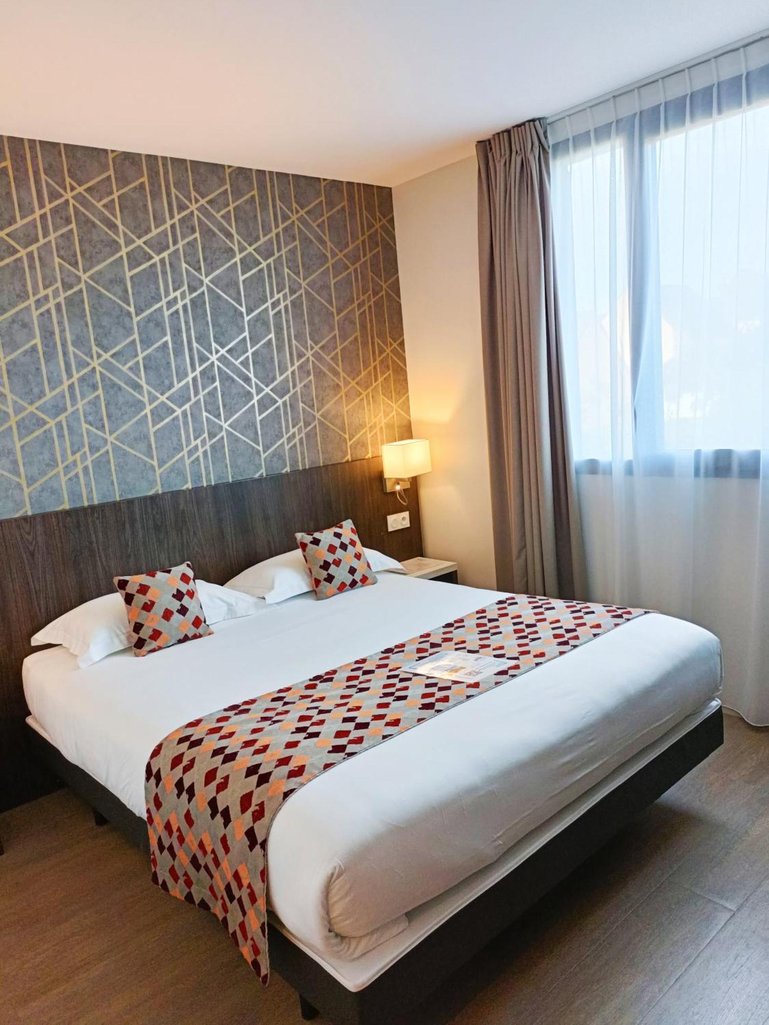 Brit Hotel Ploermel - Hotel De L'Hippodrome מראה חיצוני תמונה