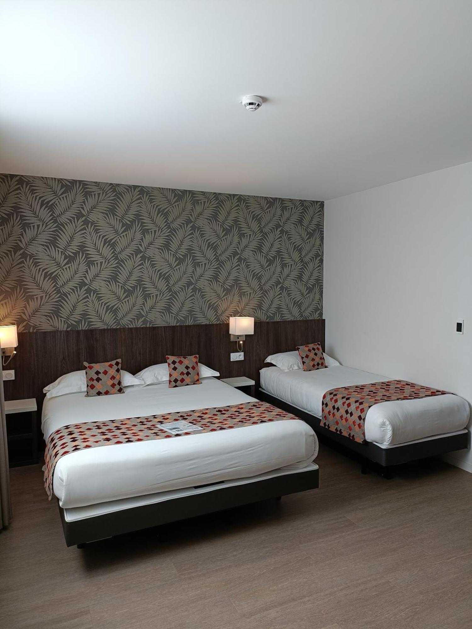 Brit Hotel Ploermel - Hotel De L'Hippodrome מראה חיצוני תמונה