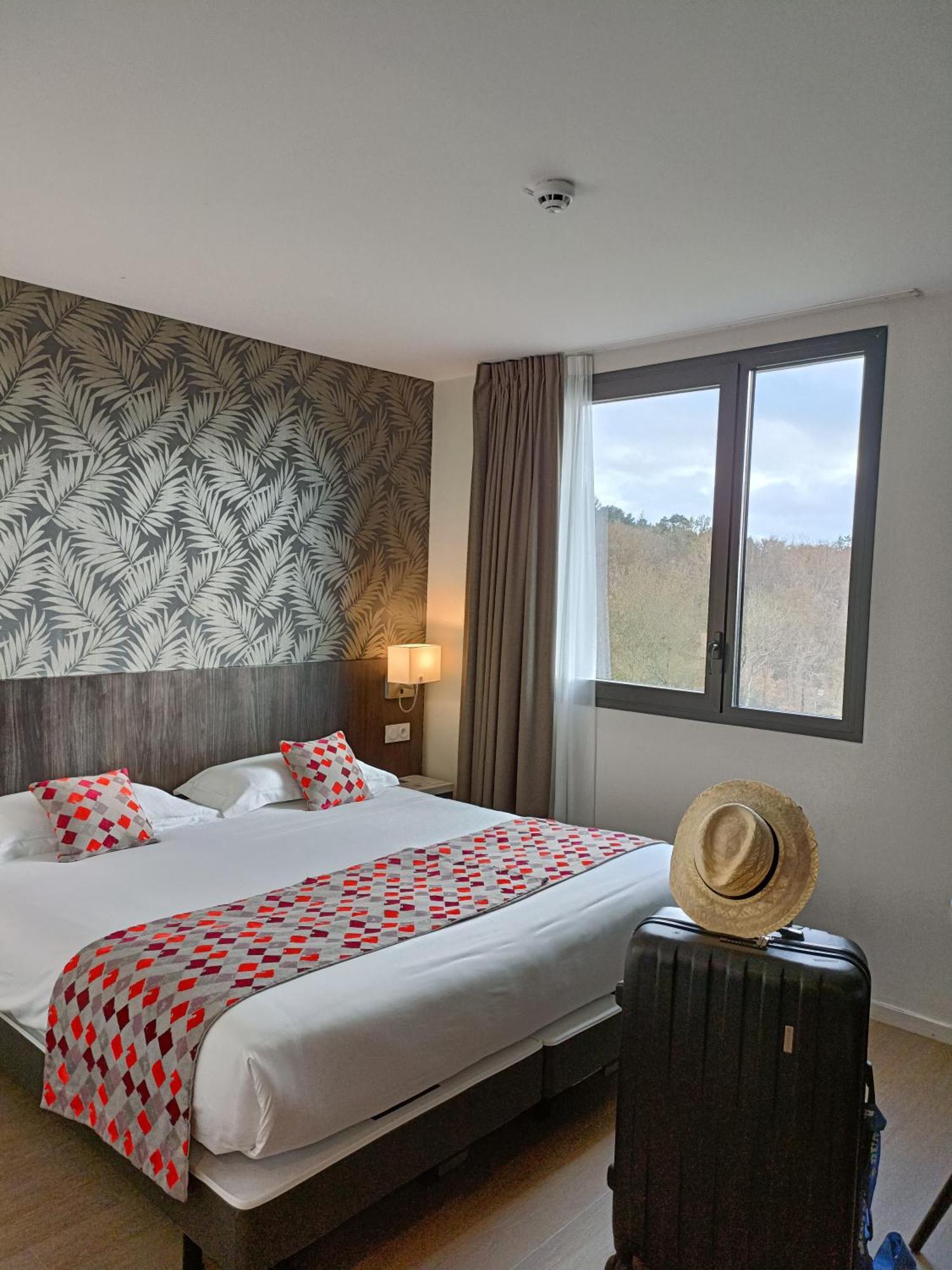 Brit Hotel Ploermel - Hotel De L'Hippodrome מראה חיצוני תמונה