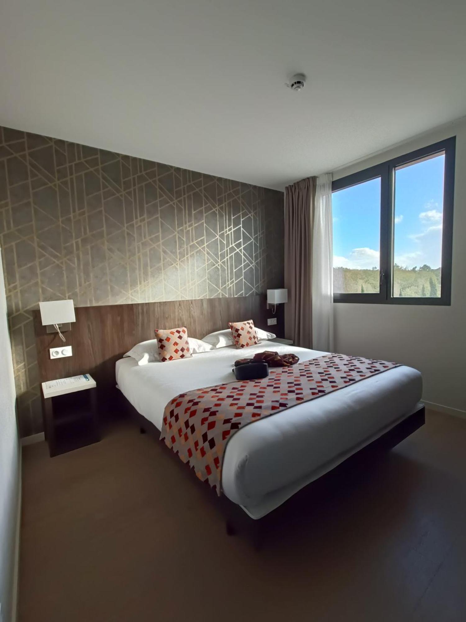 Brit Hotel Ploermel - Hotel De L'Hippodrome מראה חיצוני תמונה