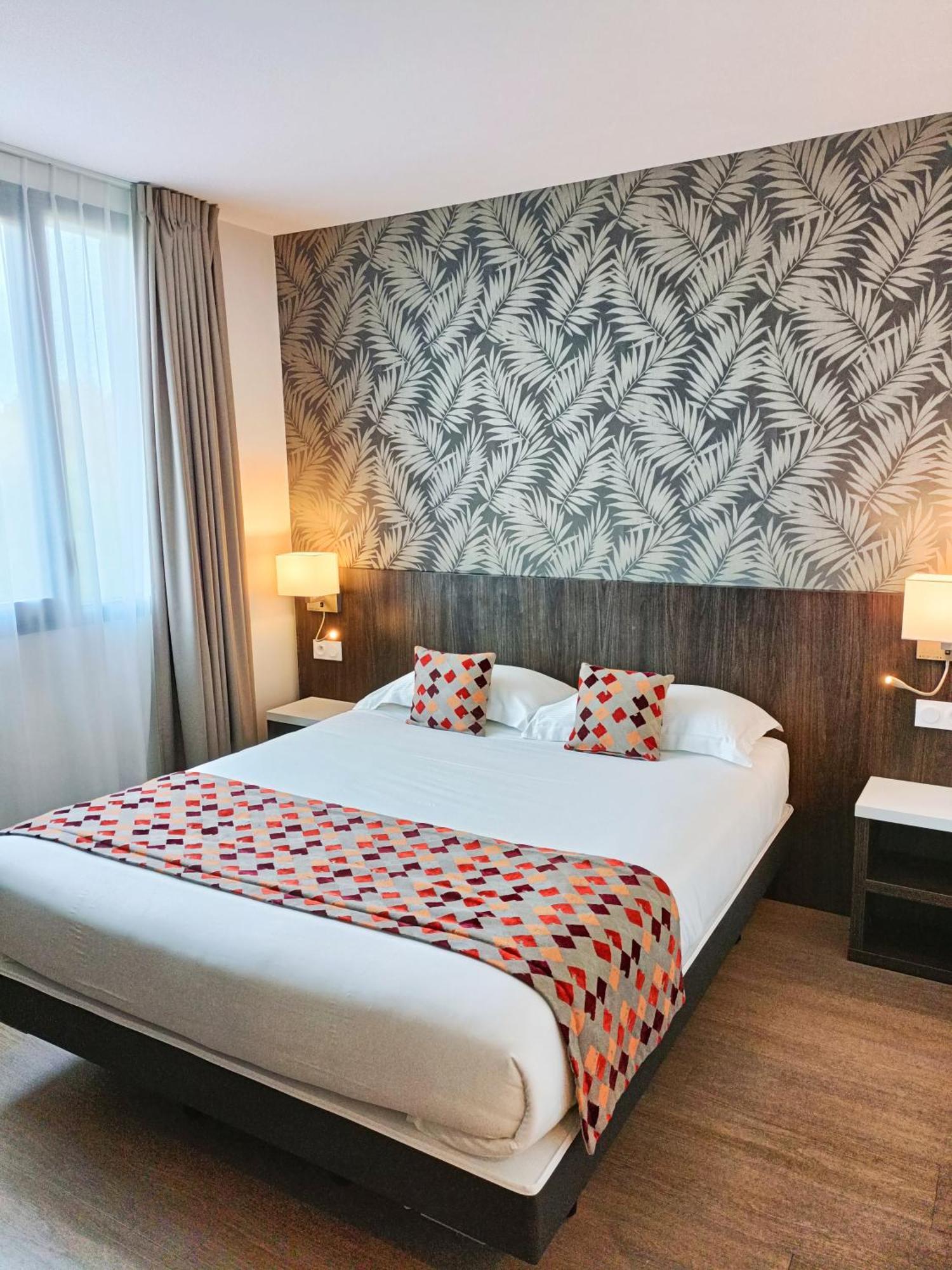 Brit Hotel Ploermel - Hotel De L'Hippodrome מראה חיצוני תמונה
