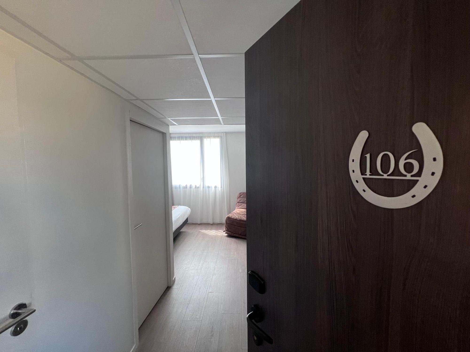 Brit Hotel Ploermel - Hotel De L'Hippodrome מראה חיצוני תמונה